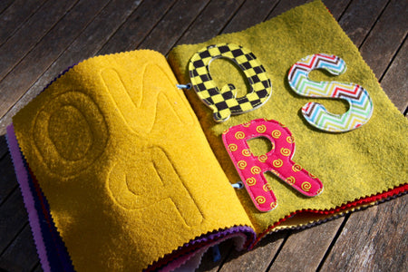 Le Livre des 26 Lettres douces textiles